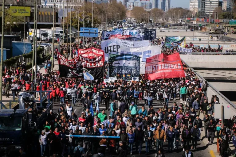 Frente a la «pérdida brutal de poder adquisitivo», convocan a una jornada de lucha para el 5 de diciembre