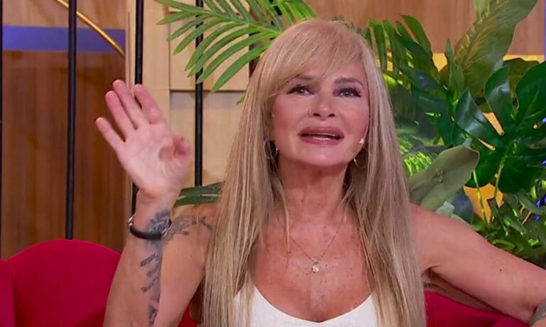Isabel De Negri mostró toda sus partes íntimas en pleno vivo de Telefe y se le vio todo