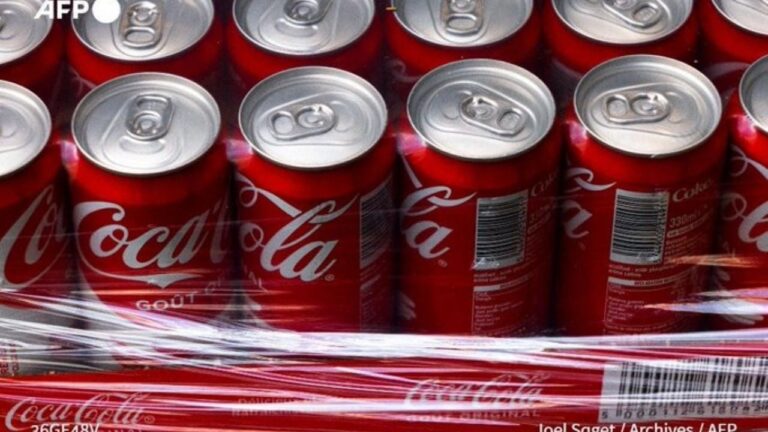 Coca-Cola anuncia retiro masivo de sus productos en Europa: A qué se debe?