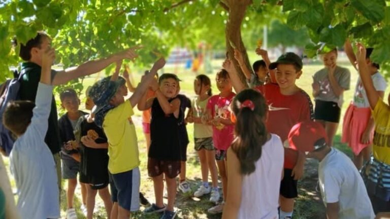 Grandes y chicos aprenden sobre el ambiente y la naturaleza en los Parques Educativos