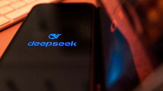 Qué es DeepSeek y por qué está generando ruido en Wall Street?