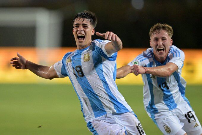 Argentino metió un triunfo agónico por 1 a 0 ante Bolivia y encamina la clasificación