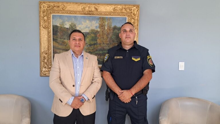 La emoción del policía que salvó la vida de una bebé en Tanti