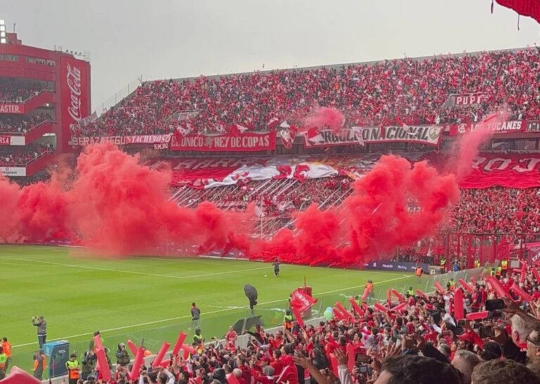 Barras bravas de Independiente se pelearon en el hall de la sede social