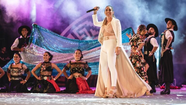 Soledad, Jorge Rojas y Nahuel Pennisi en la noche del sábado del Festival de Cosquín