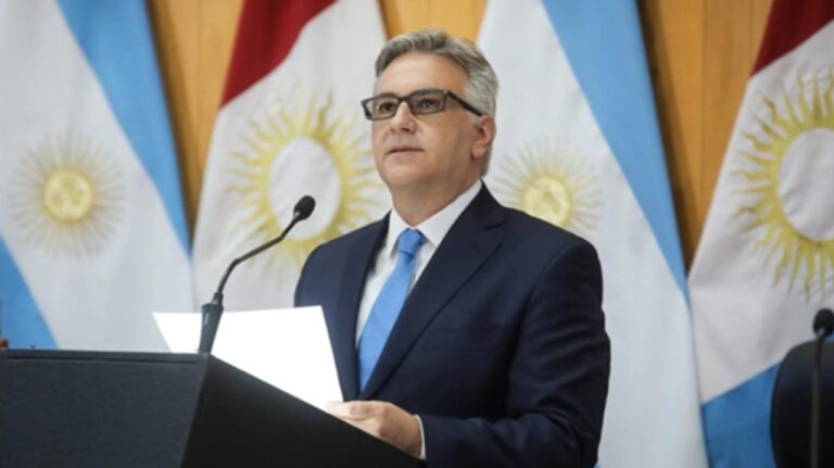 Llaryora abre un nuevo período de sesiones de la Legislatura en Deán Funes
