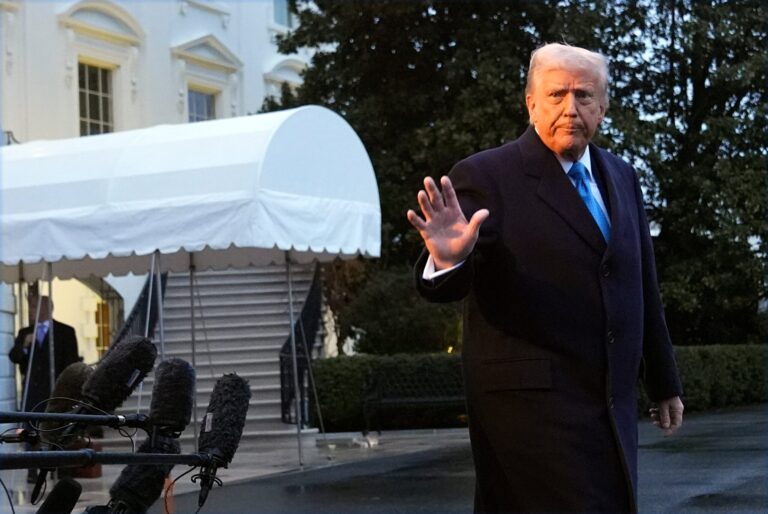 En la segunda semana de Trump en el cargo se viven órdenes caóticas y mezcla de política y tragedia