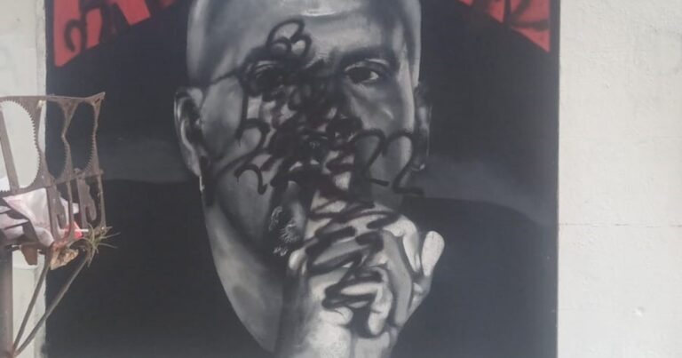 Nuevas pintadas en La Plata: vandalizaron un mural de Verón
