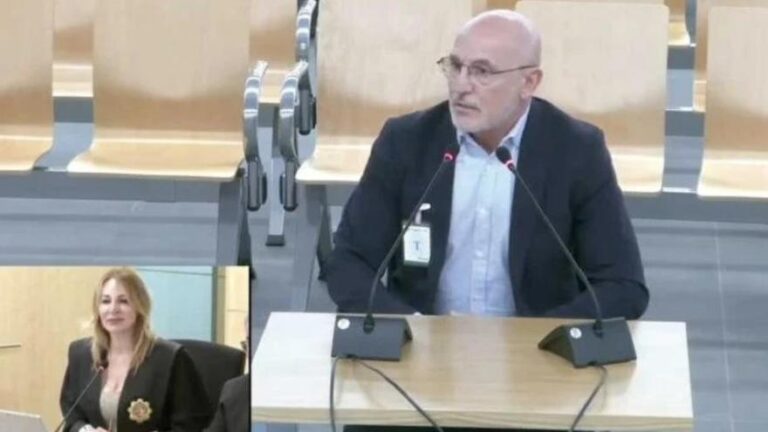 El juez a De la Fuente: «Responderá a lo que se le pregunte»