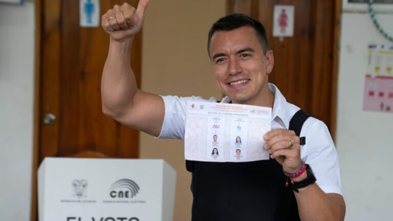 Elecciones en Ecuador: Novoa busca su primer mandato completo