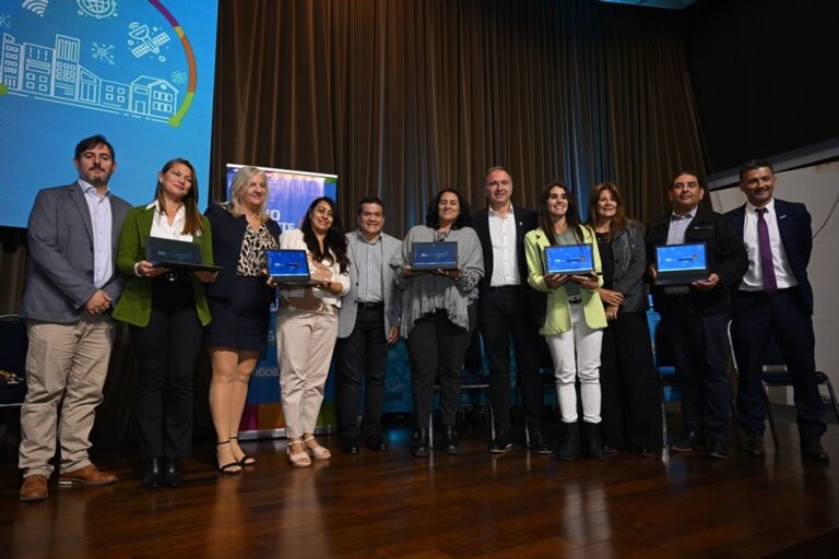 Distribuyen 40.000 netbooks en escuelas públicas de la provincia de Córdoba