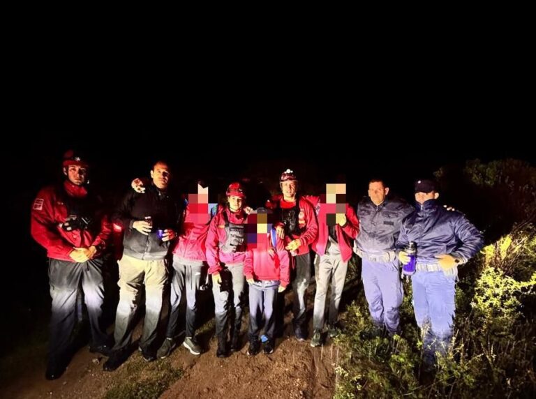 Tras 10 horas de búsqueda, hallaron a un padre y sus tres hijos perdidos en las Altas Cumbres
