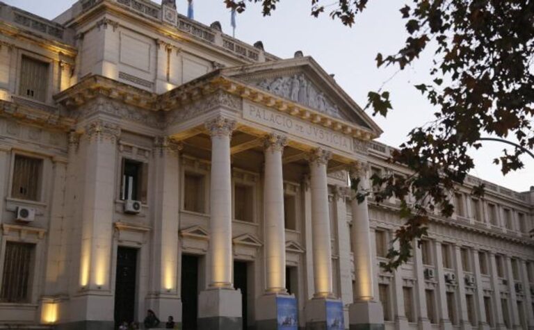 Trabajadores judiciales coparon Tribunales en reclamo de un 50% de aumento