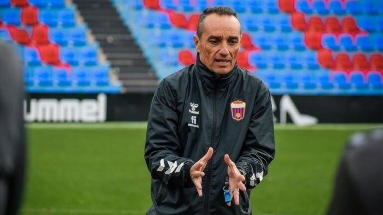 José Luis Oltra, técnico del Eldense: «El Córdoba CF puede ser incluso más peligroso sin presión»