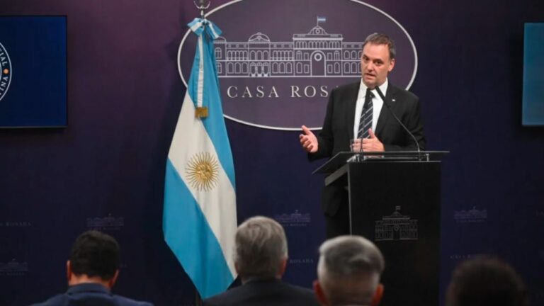 Adorni: «Los argentinos vuelven a ser inocentes hasta que ARCA demuestre lo contrario»