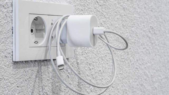 Es conveniente dejar los cargadores enchufados todo el tiempo?  Esto dicen los expertos