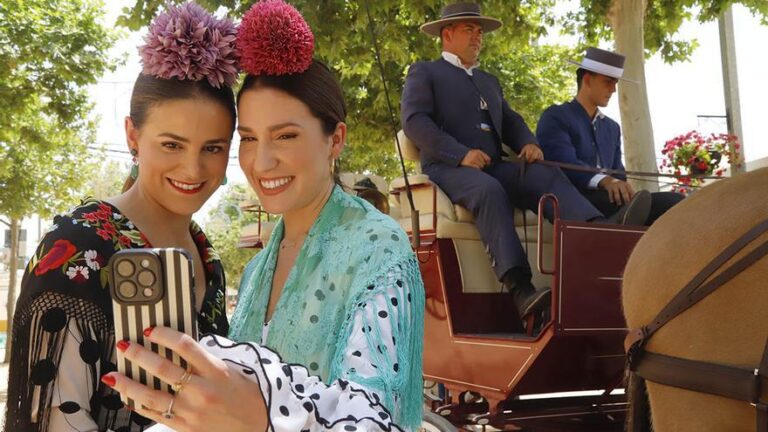 Feria de Córdoba | El Arenal apura sus últimas horas bajo un sol de justicia