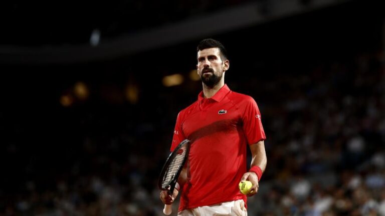 Djokovic no anda con titubeos en Roland Garros