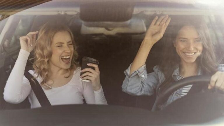 Esta es la multa que te pueden poner si llevas la música muy alta en el coche