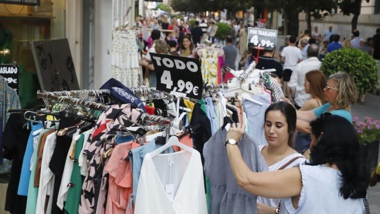 Los precios moderan su subida en Córdoba mientras la ropa sube casi un 5%