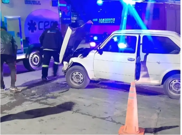 La Falda: Accidente entre auto y ambulancia deja dos heridos