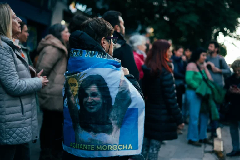 Una concurrida movilización en Córdoba también brindó su apoyo a Cristina Fernández