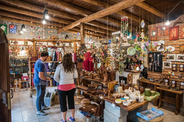 Menos turistas y menos gastos en los feriados por Güemes y la Bandera con relación a 2024