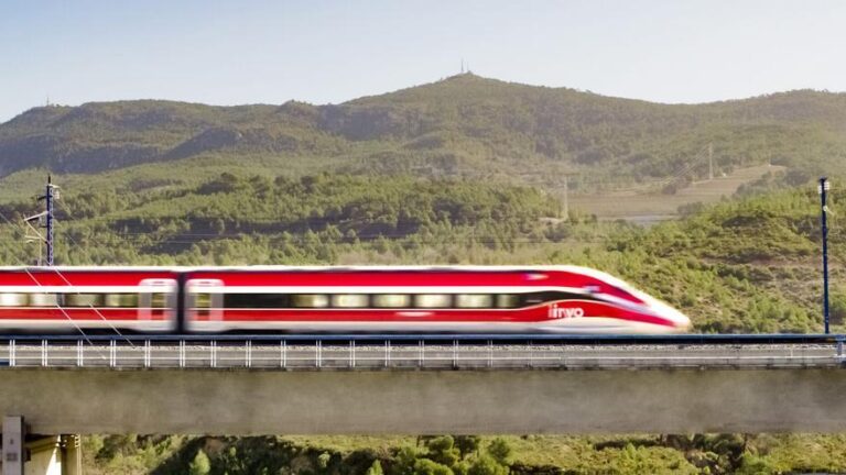 Detienen un tren en Villanueva de Córdoba para expulsar a un pasajero que atacó a un empleado