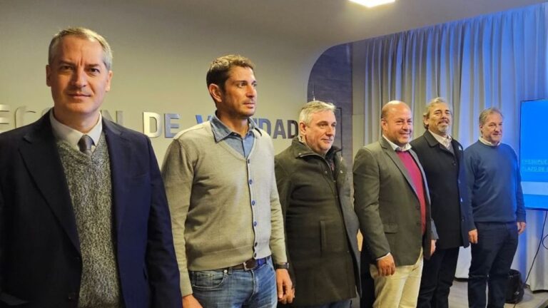 Pavimentará una ruta turística que costea el dique Cruz del Eje