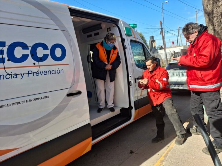 Córdoba: evacuaron un jardín de infantes por un incendio de pastizales