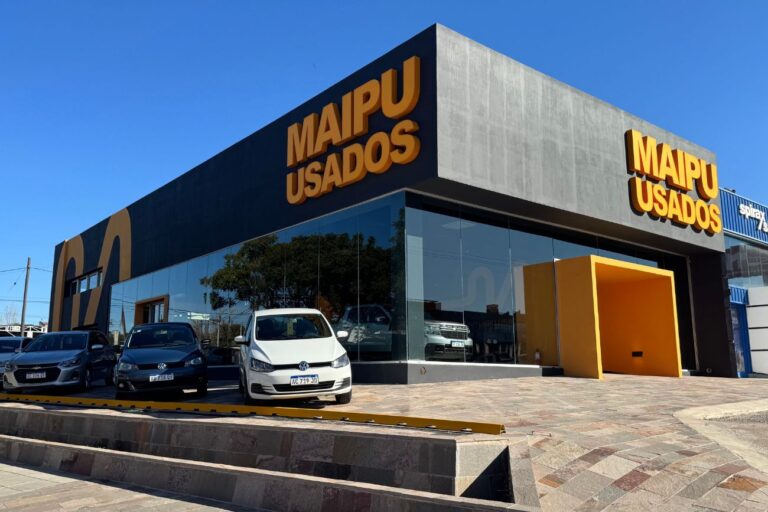 Maipú inaugura su primer salón phygital de autos usados en Córdoba