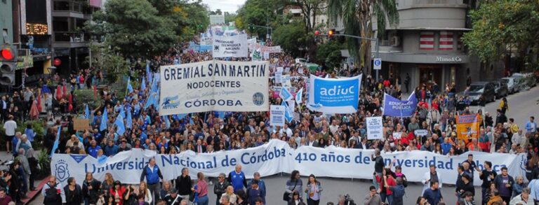 Docentes universitarios realizan una Marcha Federal y a un paro por 48 horas