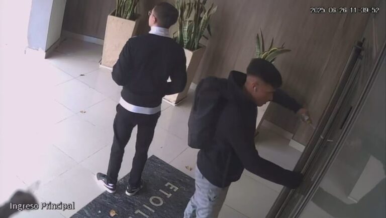 Video: Intento de robo a plena luz del día frente a la Municipalidad de Villa Carlos Paz