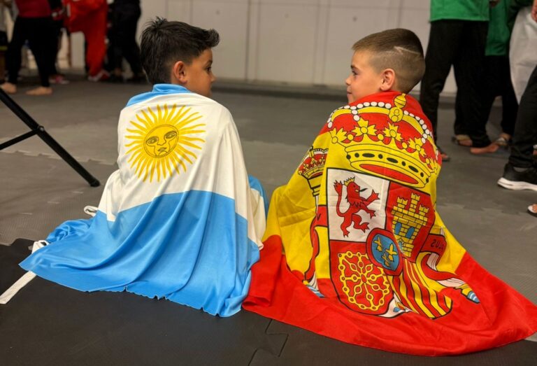 Orgullo caroyense: Dylan en el podio del Mundial de Artes Marciales de Brasil