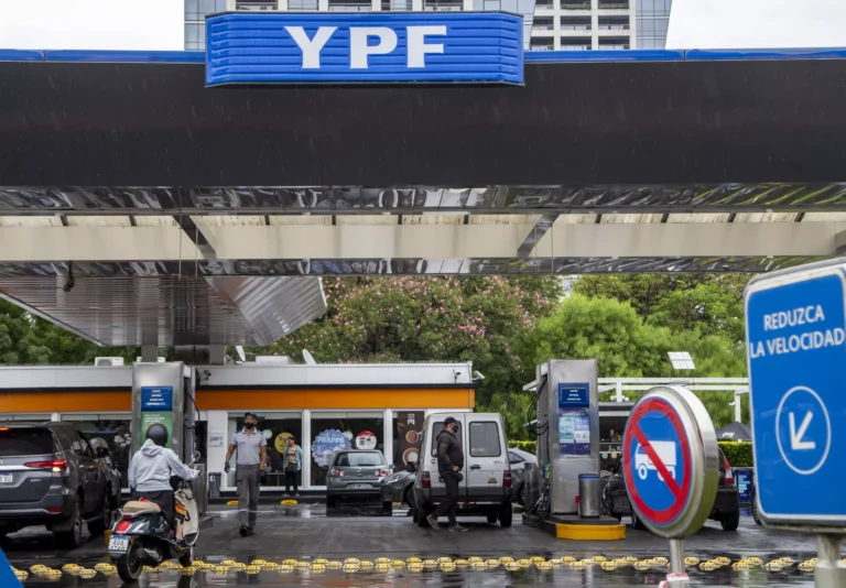 YPF subió 3,5% los precios de sus combustibles y desde hoy aplica precios diferenciados
