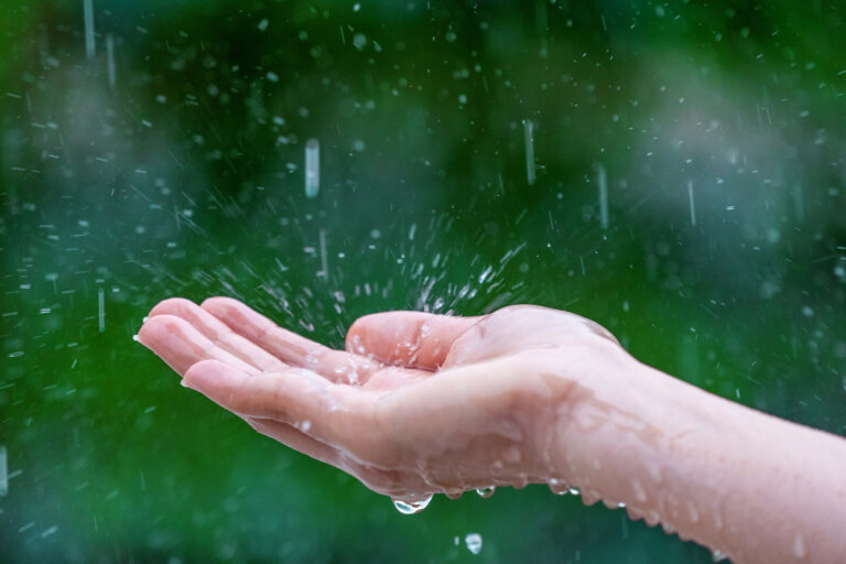Cuánto tarda una gota de lluvia en llegar al suelo?