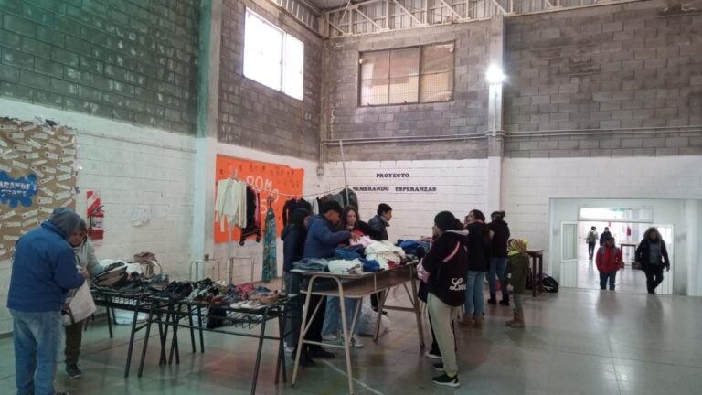 El IPEM 190 realizó el ropero comunitario y preparan otra jornada