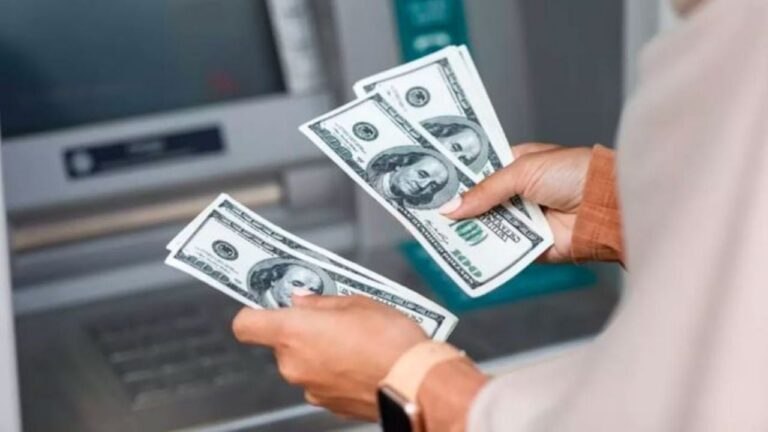 El dólar blue aumentó $15 y llegó a $1.325