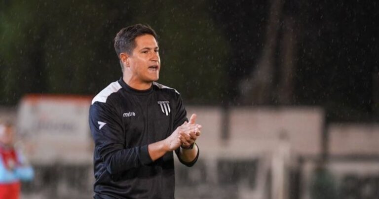 Sorpresa en la Primera Nacional: el equipo que pelea el ascenso y echó al técnico