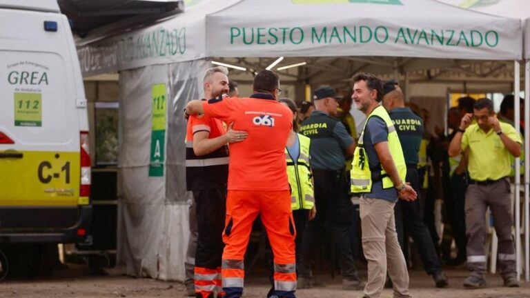 Estabilizado el incendio de La Albaida y los vecinos desalojados regresan a sus casas