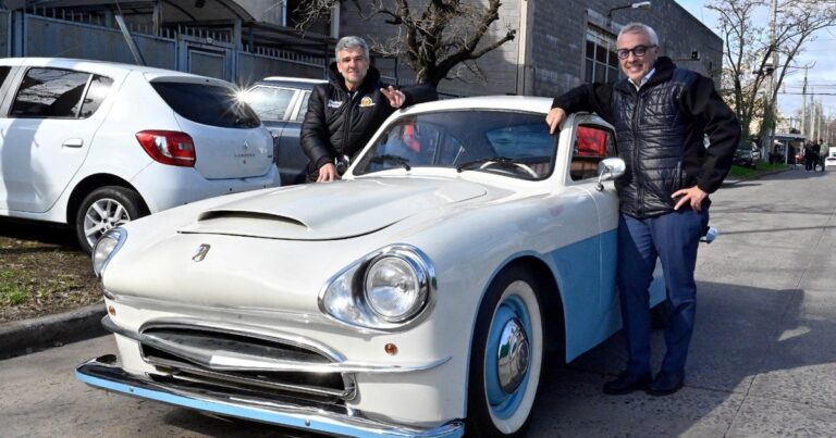 Un intendente y un ex montaron una sátira viral del PJ desde un auto: «Se está quedando sin nafta»