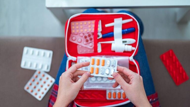 Botiquín en verano: consejos de los farmacéuticos para cuidar tu salud durante las vacaciones