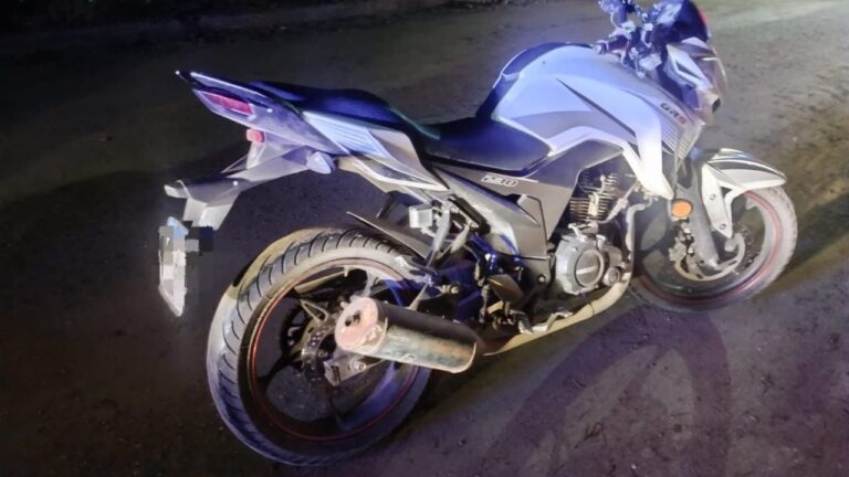 Recuperan en barrio Las Malvinas una moto robada tras operativo cerrojo