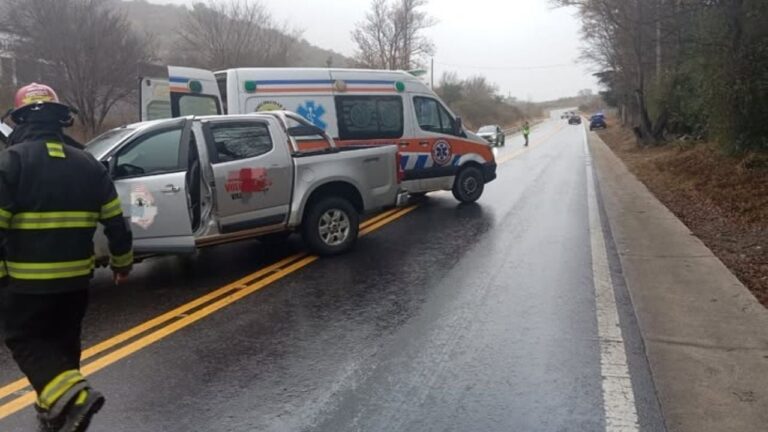 Bomberos chocaron en Las Jarillas: una mujer fue hospitalizada