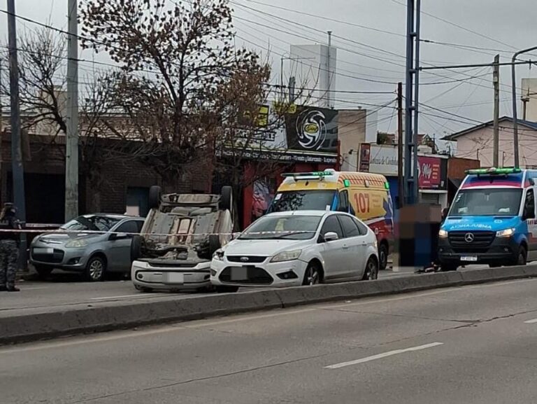 Triple choque en Córdoba: alertan por corte de tránsito en la avenida Colón