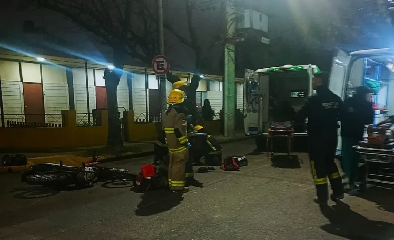 Dos heridos graves tras el choque de dos motos en el Centro Viejo
