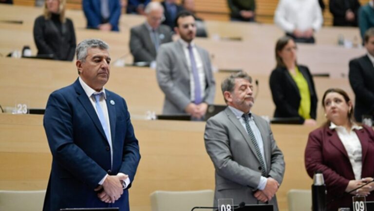 Jubilados en Córdoba: la oposición criticó la medida de Llaryora