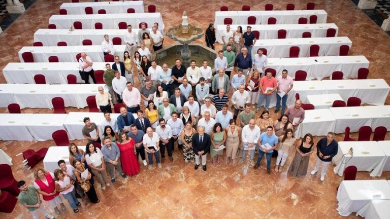 Ayuntamientos, mancomunidades y ELAs firman los convenios del Diputación Invierte 2025, dotado con 17,5 millones de euros