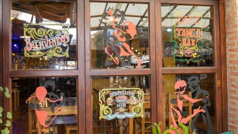 La Falda se vistió de tango y premió a los comercios más creativos