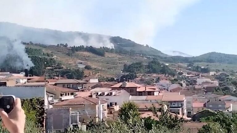 Videos | Así se ve el fuego desde Caminomorisco este miércoles
